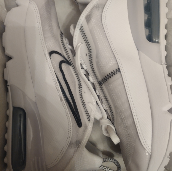 WMNS AIR Max 2090 - Picture 4 of 5